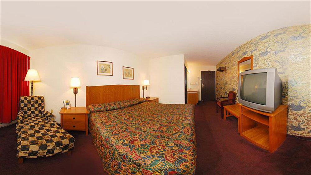 Econo Lodge La Crosse Room photo